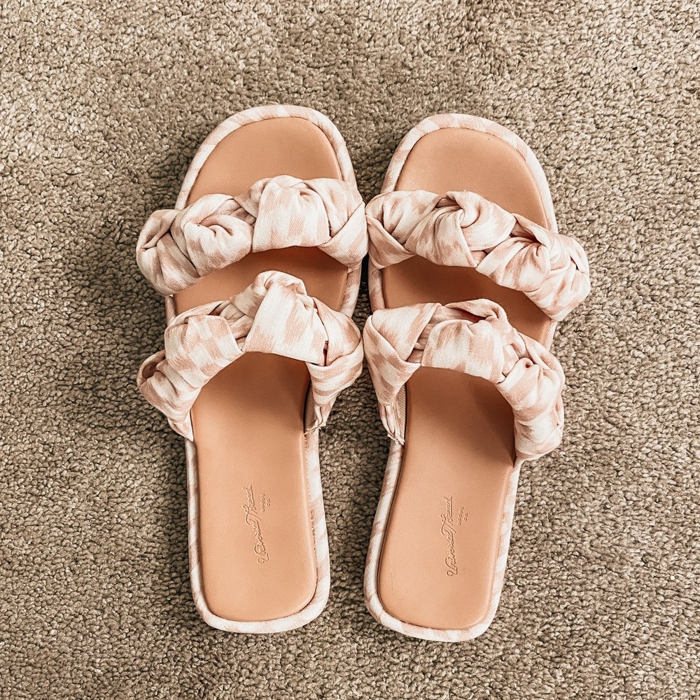 NWOT Universal Thread‎ Women's Size 8 Boho Knot Double Band Sandals